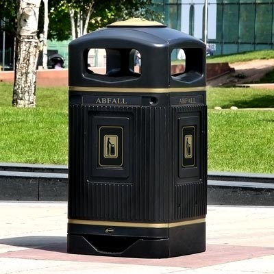 Ein Schwarzer Abfalleimer