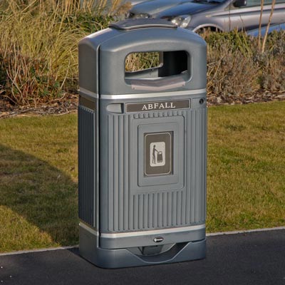 Orbis Trio sack holder on a stand on a public beach