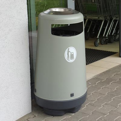 Orbis Duo sack holder on a stand in public place